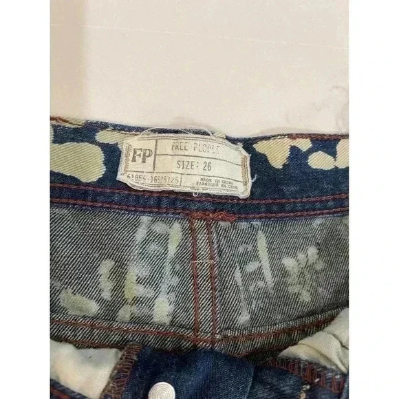 Women's Free People Ends Meet Printed Denim Cutoff Size 26 Mantra Bali Shorts - Picture 4 of 5